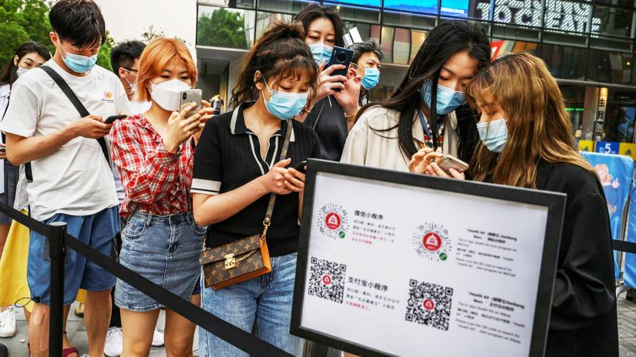 Techmeme: Officials in Zhengzhou, China used the smartphone location tracking-based health code system to stop 1,000+ depositors from protesting over failing rural banks (Financial Times)